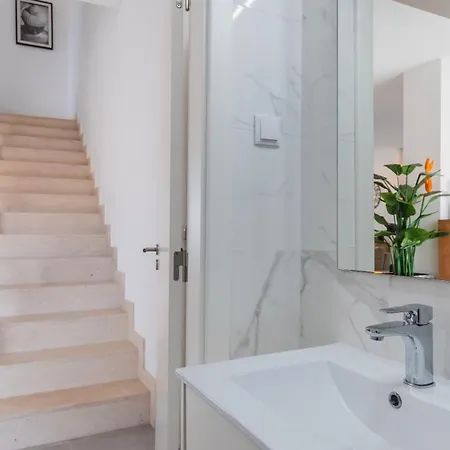 Vila Outstanding With Private Pool By Lovelystay