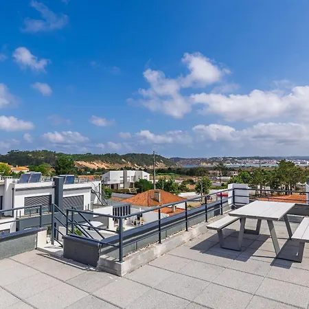 Villa Outstanding With Private Pool By Lovelystay Salir de Porto